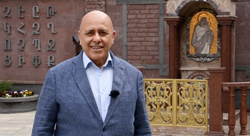 Поздравление ко Дню Материнства и Красоты от Артёма Миносяна