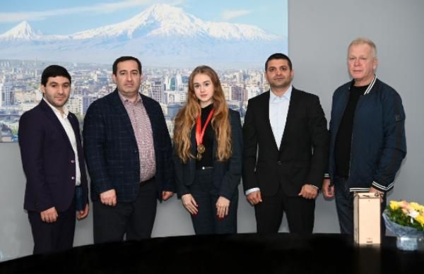 Встреча с чемпионкой Армении по фигурному катанию