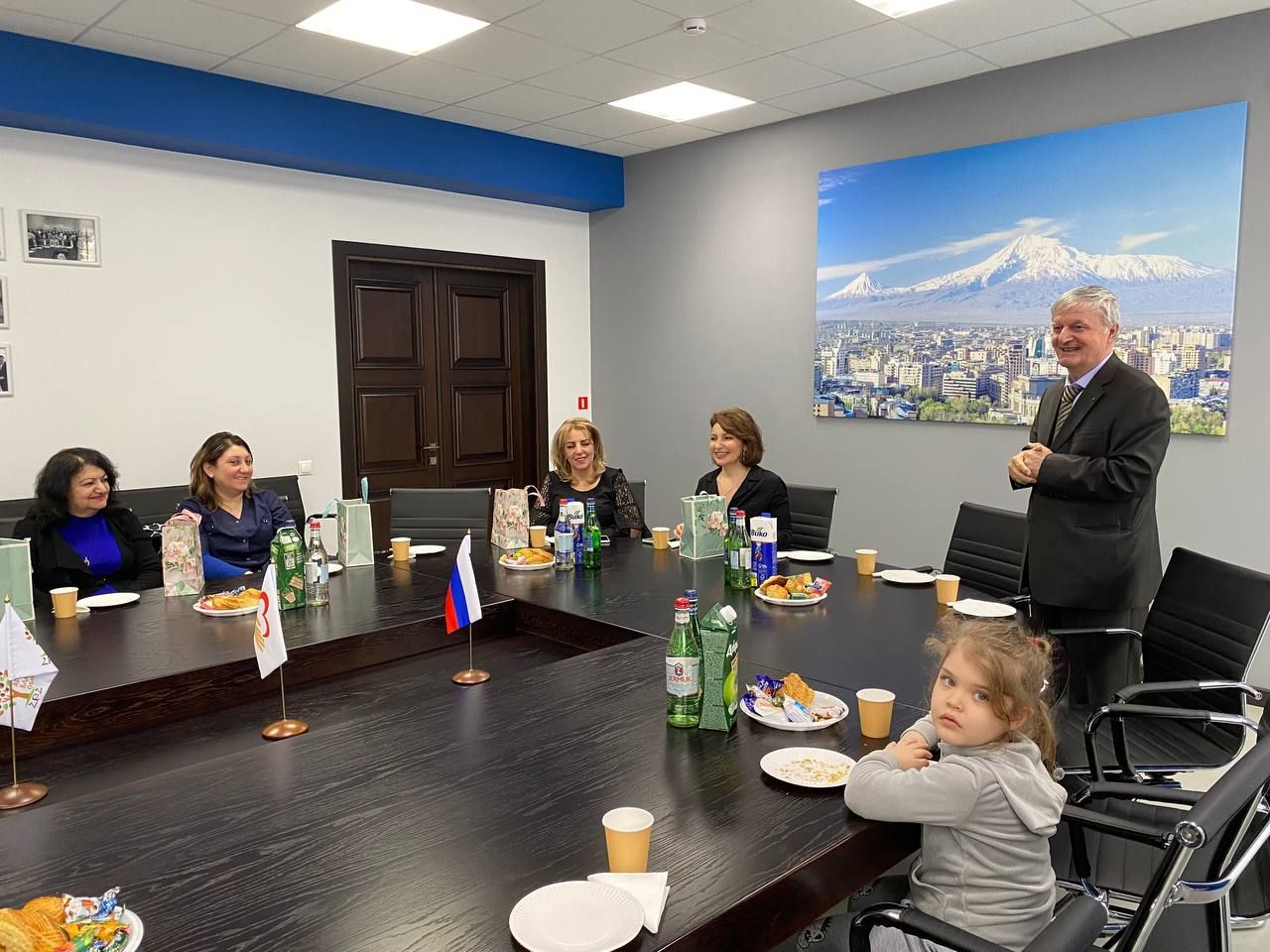 Поздравления прекрасных женщин с днём материнства и красоты