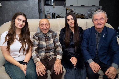 102 года мужества: РАНКА Краснодарского края поздравила ветерана Айказа Овсепяна