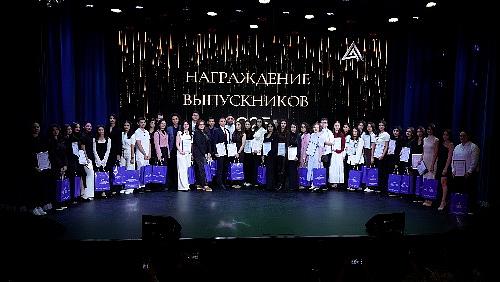 Церемония награждения выпускников ВУЗов 