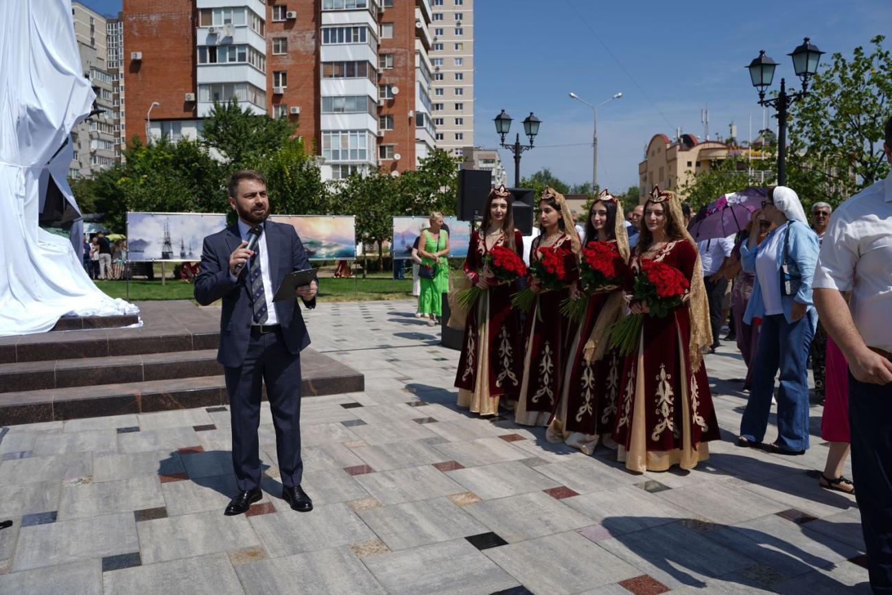 Открытие памятника выдающемуся русскому художнику армянского происхождения Ивану Айвазовскому.
