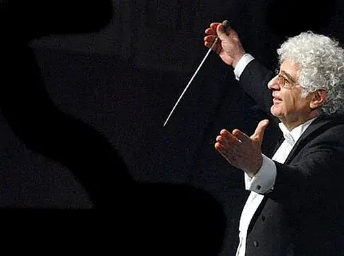 Лорис Чкнаворян — композитор и дирижёр, голос армянской классической музыки