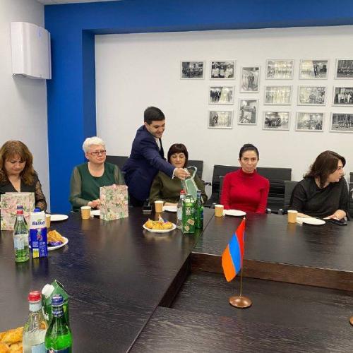 Поздравления прекрасных женщин с днём материнства и красоты