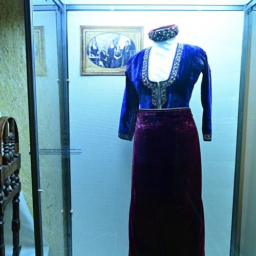 Открытие в музее Фелицына выставки «Красота земная - мир женщины»