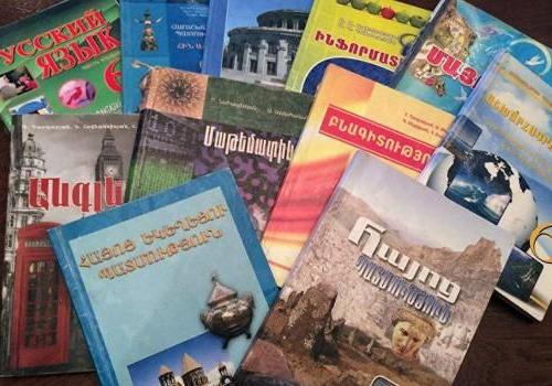 В Армении появились новые "умные учебники"